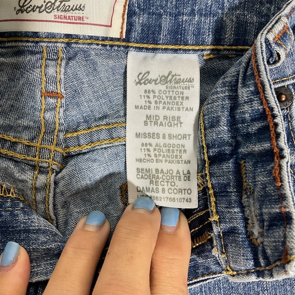 Levi’s Strauss Mid-Rise Straight Leg Misses 8 Short five pocket jeans Size 8. - Picture 4 of 15